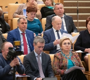 Игорь Мартынов.Российские семьи отдают почти треть от годового дохода